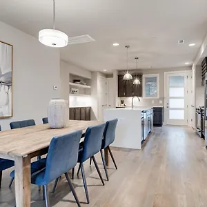  Holiday home Sojourners Haven - 2 Mi To Downtown & Broadway United States