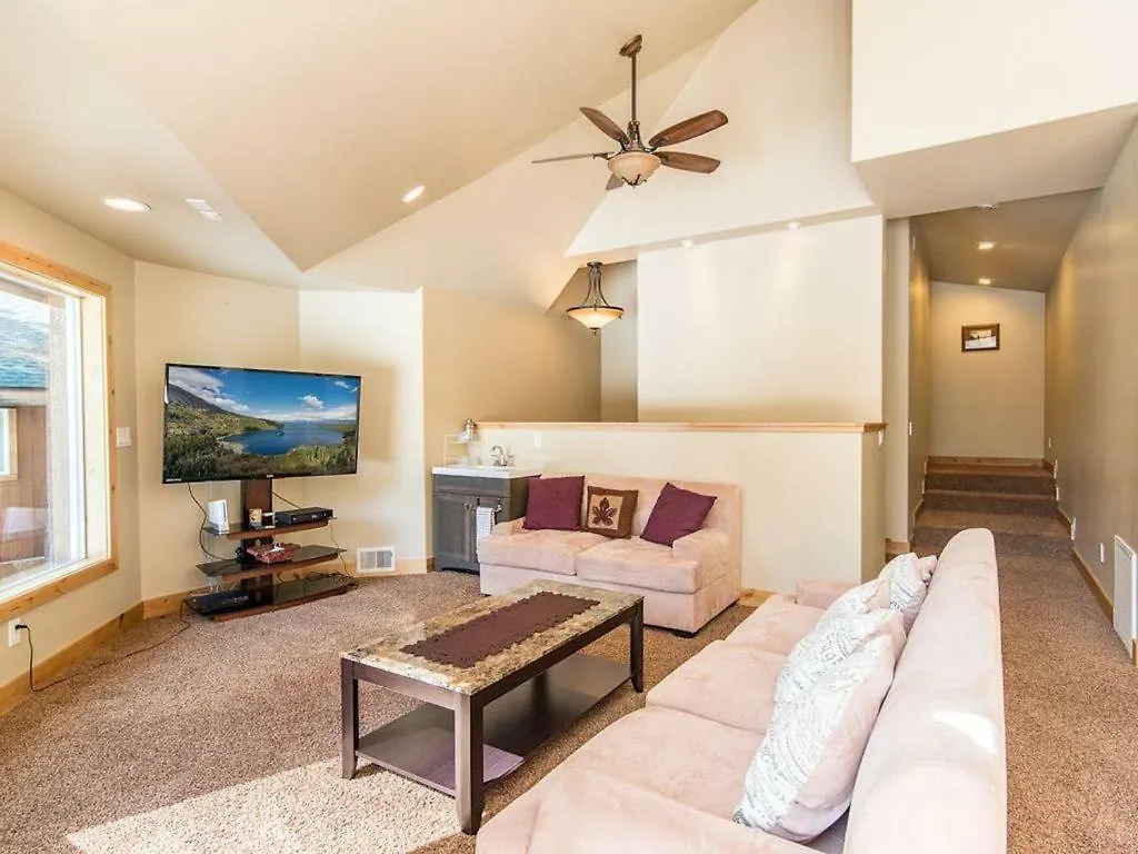 Luxurious Pioneer Lodge South Lake Tahoe